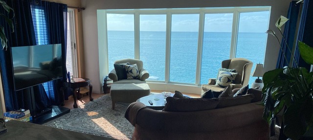 Beautiful Water Front Property - Snorkel, Fish, or RELAX in the BEST LOCATION! in Devonshire