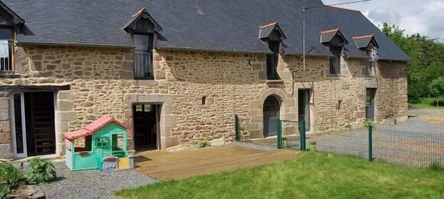 Holidays in the countryside in beautiful renovated longhouse in Noyal-Sous-Bazouges