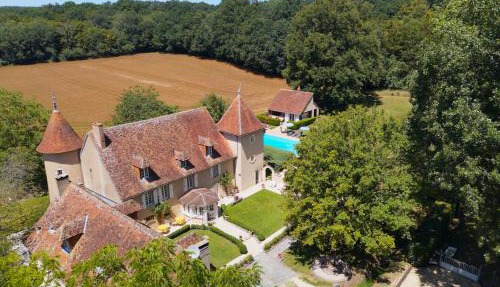 Le Petit Chateau De Sainte Colombe in Bouges-le-Château